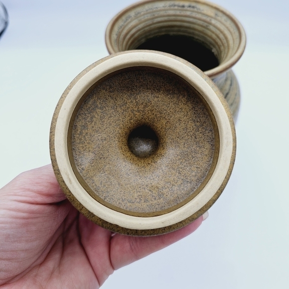 Neutral Colored Pottery with Lid - Picture 5 of 14